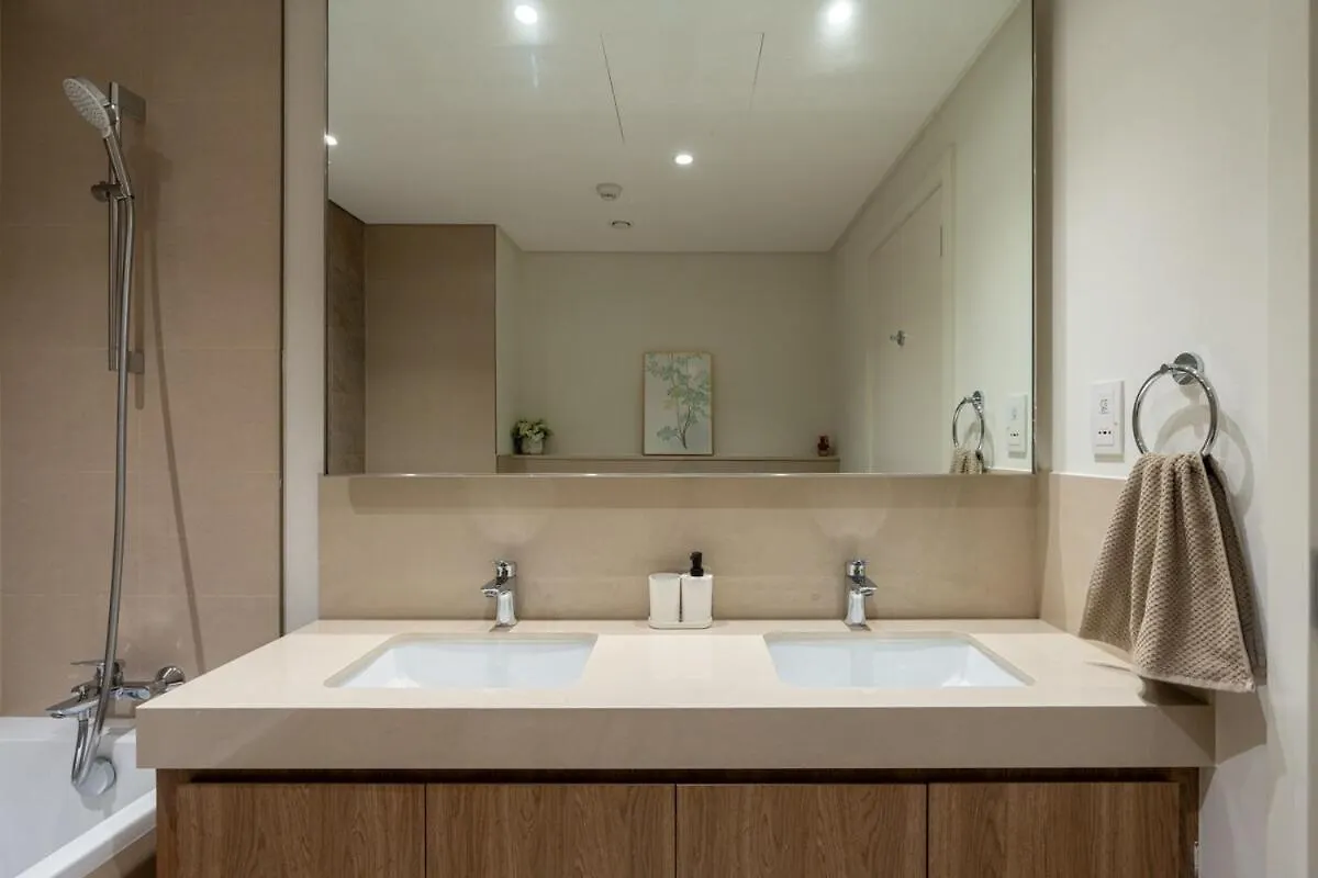 Classy 2Br Burj View Spacious Apt Dubai Appartamento